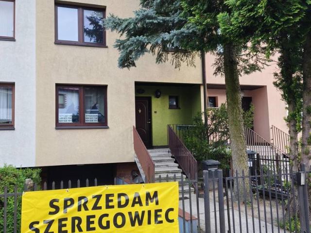 Dom szeregowy 130 m² ogródek, garaż, poddasze, gotowy do zamieszkania
