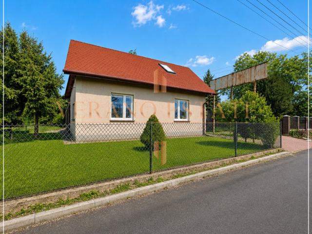 Na sprzedaż dom po remoncie 160 m² z garażem w Błoniu