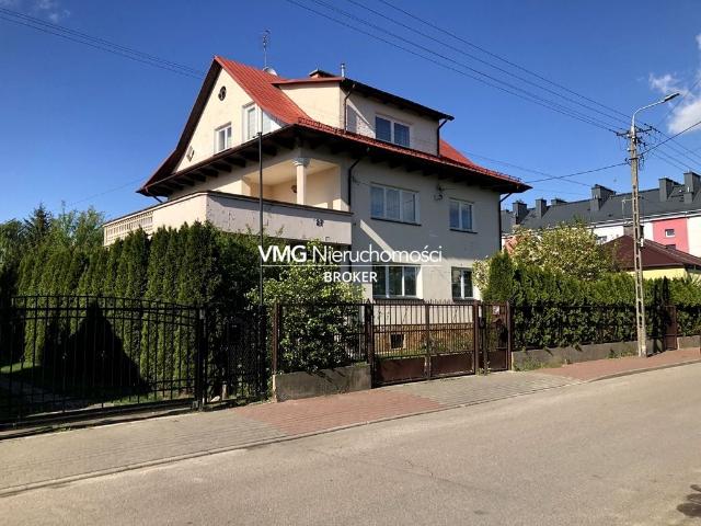 Dom pod poradnię psychoterapeutyczną, szkołę firmę ul. Sienkiewicza, Wołomin, Centrum