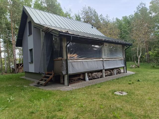 Dom rekreacyjny 74 m² z tarasem i garażem nad Pisą