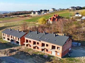 Dom w zabudowie szeregowej z dużym ogrodem i panoramicznym widokiem