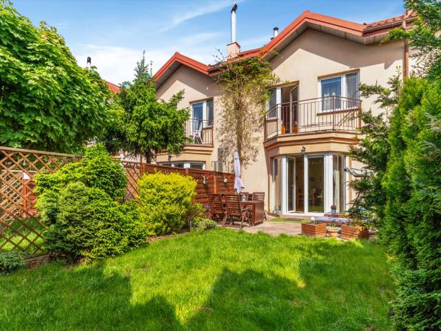 Dom szeregowy 174 m² z garażem i ogrodem Wawer