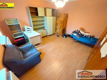 Dom w Łabędziach z działką 823 m2 – do remontu!
