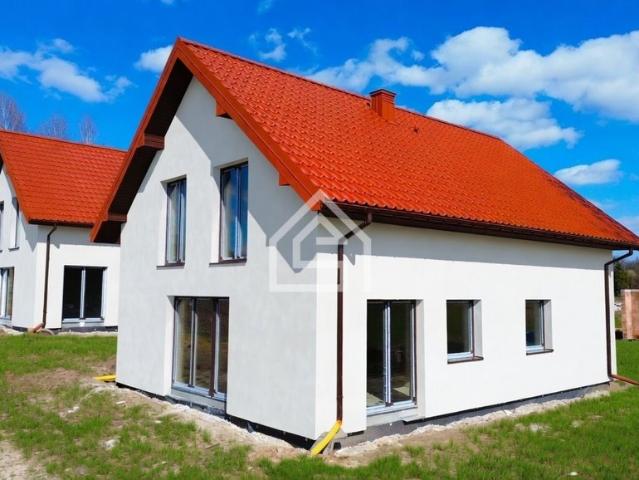 Dom w Malinówkach 31 z garażem i dużą jadalnią