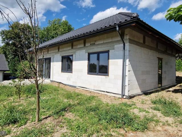 Do sprzedania przestronny dom 160 m² z garażem w Radwanowicach
