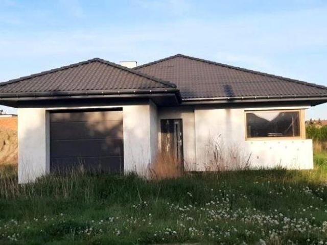 Dom surowy z dużym potencjałem, garaż, taras, 146 m²