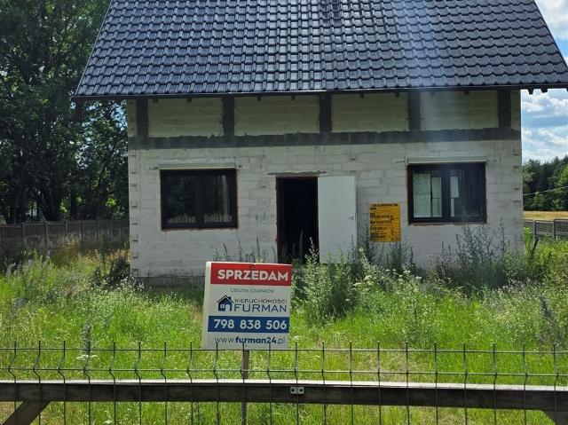 Dom w stanie surowym z pozwoleniem na kontynuację budowy