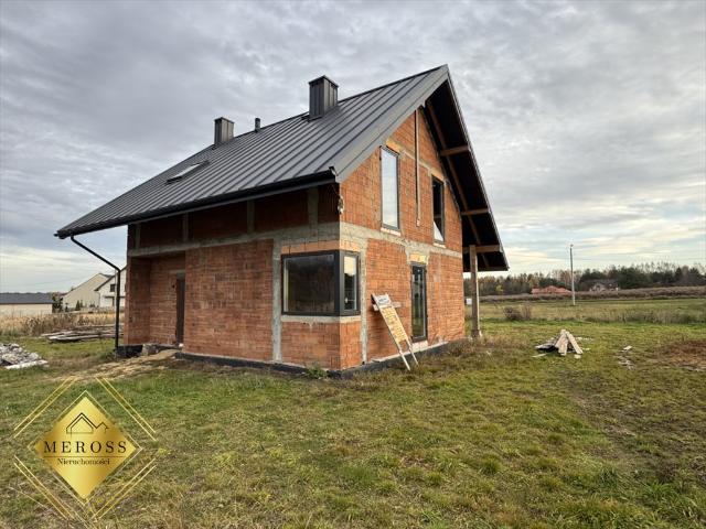 Dom w stanie surowym zamkniętym na dużej działce 880 m2