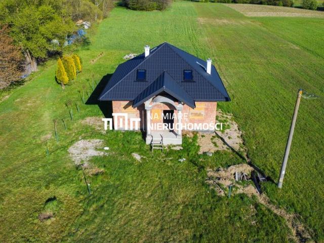 Do sprzedania dom wolnostojący z dużym potencjałem aranżacyjnym