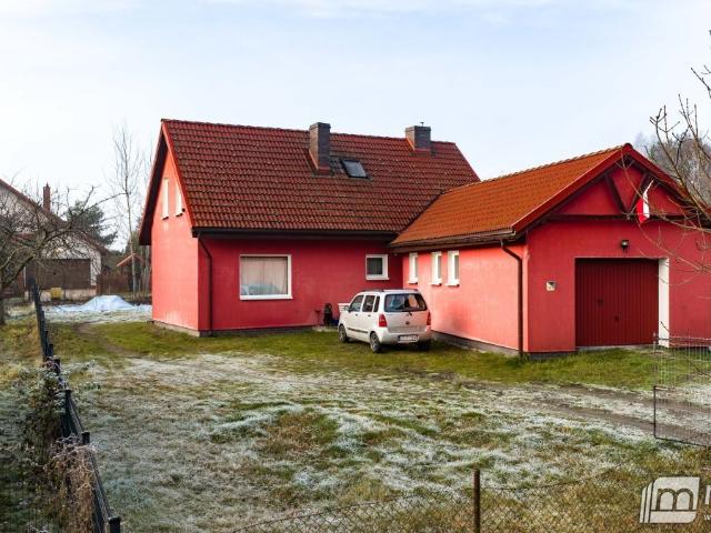 Dom wolnostojący w stanie surowym z dużą działką