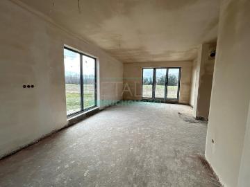 Dom wolnostojący z garażem i dużym strychem 140 m2