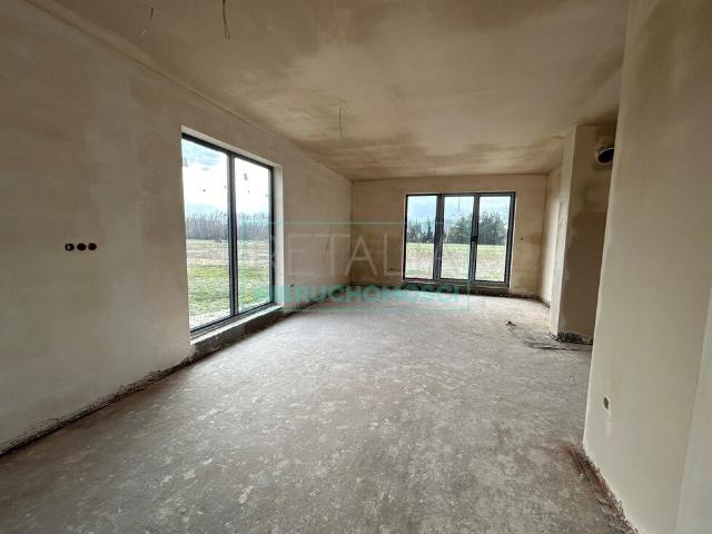 Dom wolnostojący z garażem i dużym strychem 140 m2