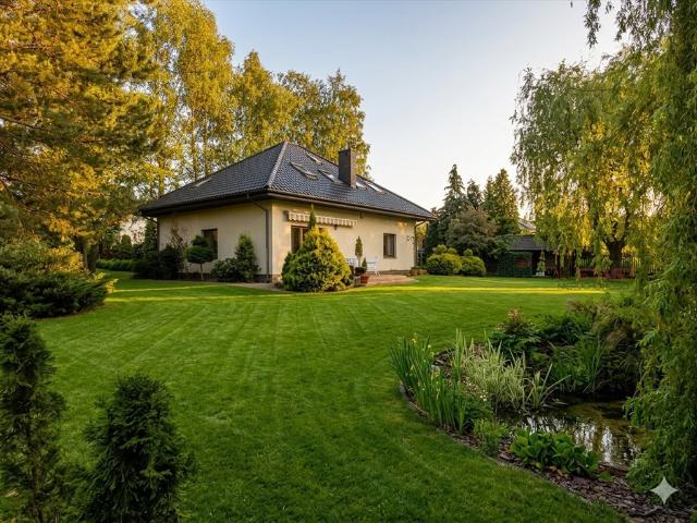 Dom wolnostojący z ogrodem i stawem 168 m² w Grodzisku
