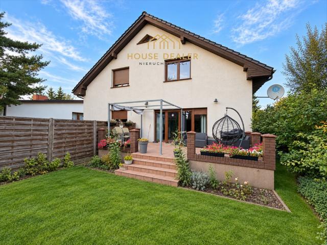 Dom wolnostojący z osobnym domek 40 m², ogród polecam!