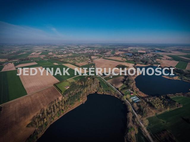 Dom wolnostojący z własnym lasem i dostępem do jeziora zapraszam