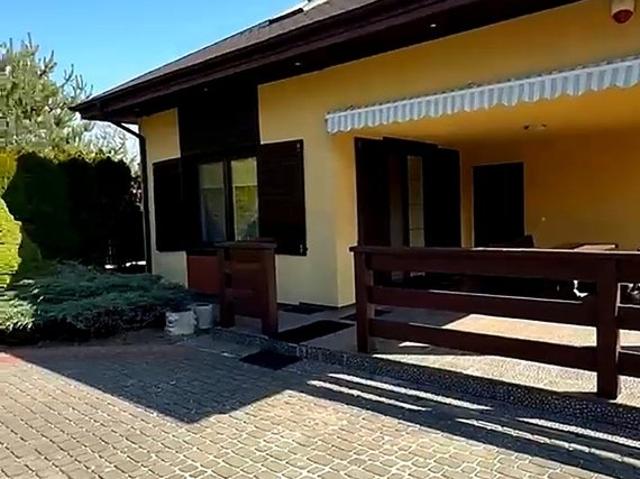 Dom wolnostojący z wodospadem i ogrodem w Jedlni Letnisku