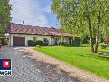 Dom wolnostojący 142 m2 z kominkiem i dużą działką