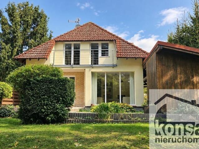 Do sprzedania przestronny dom 145 m² z zieloną okolicą nad rzeczką