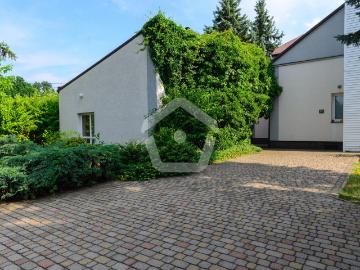 Dom wolnostojący 157m2 z garażem i niezależnym mieszkaniem