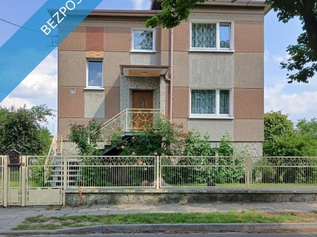 Dom wolnostojący 170 m² z dwoma tarasami i garażem