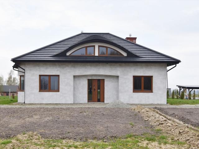 Dom wolnostojący 121 m2 z widokiem i działką 7,9 ara