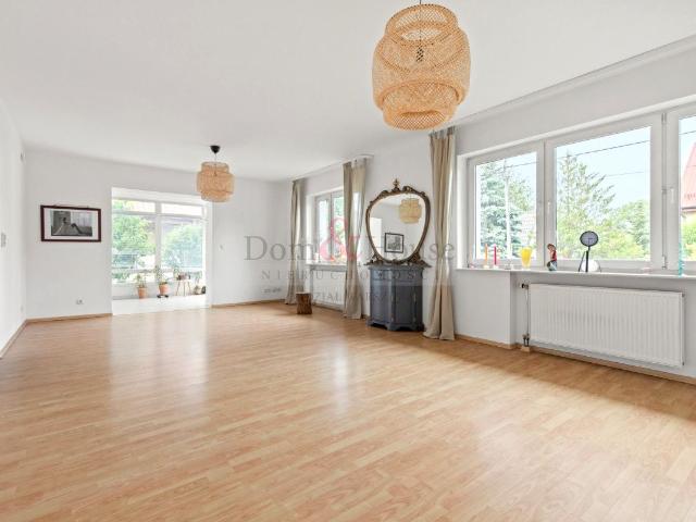 Dom wolnostojący 278 m² z garażem na wynajem Bielawa