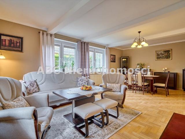 Dom wolnostojący 216 m² z pięknym ogrodem i garażem