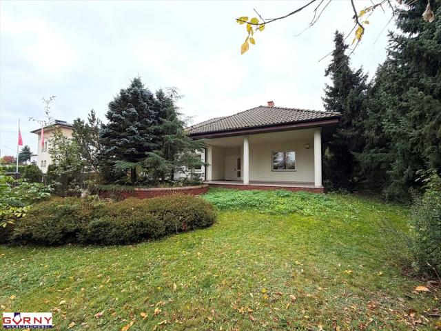 Dom wolnostojący 230 m² 5 pokoi garaż 2 auta