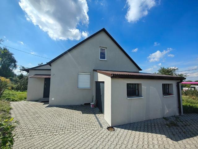 Dom wolnostojący 85,9 m² z odnowioną elewacją polecam
