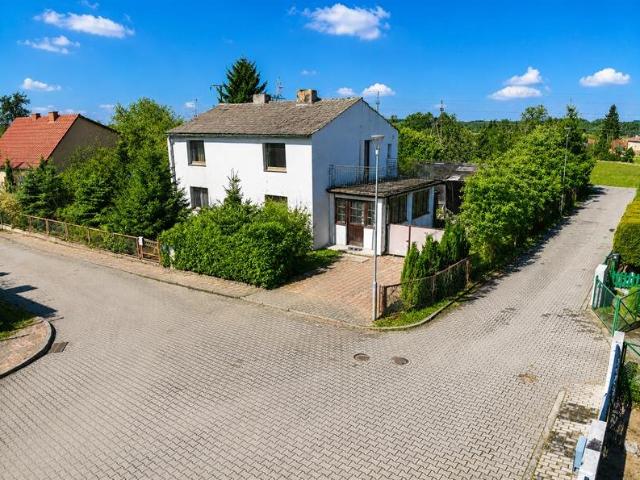 Dom z 6 pokojami i dużą działką 994 m² w Świdwinie