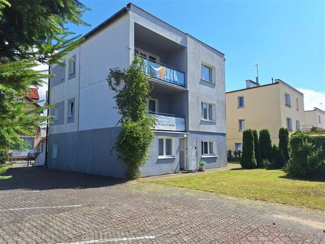 Dom z 12 pokoi i bungalowem 400 m od plaży