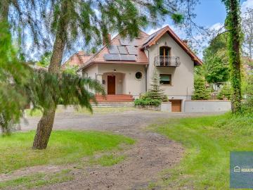 Dom z widokiem na las, 217 m², garaż, sauna i fotowoltaika