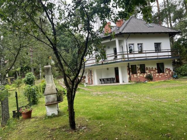 Dom z apartamentem przy jeziorze i lesie