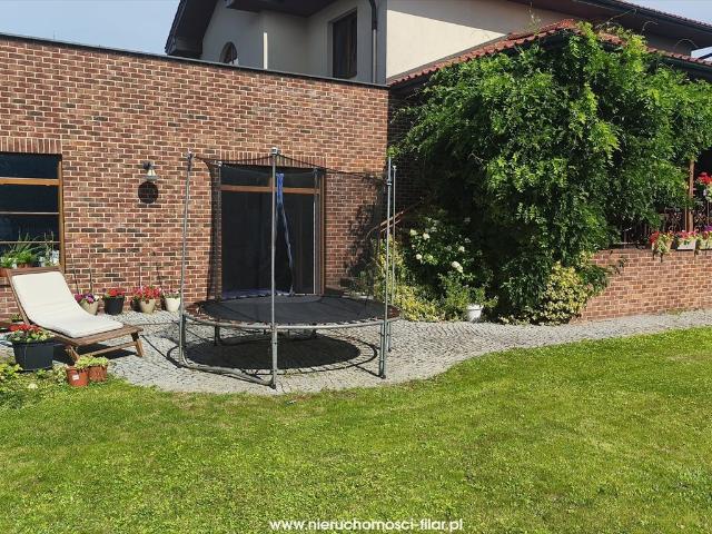 Dom z basenem, garażem 3 stanowiskowym i 274m² w Brzozie polecam