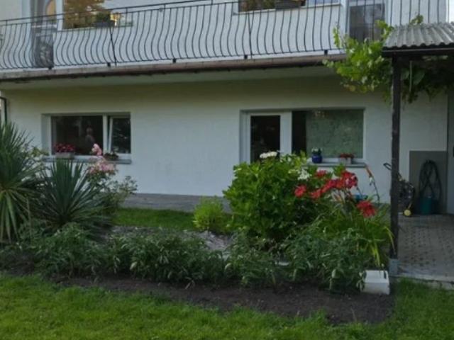 Dom z dwoma wejściami, tarasem i ogrodem w Kołobrzegu