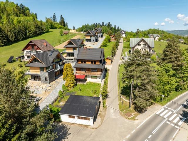 Dom z dwoma domkami pod wynajem i widokiem na jezioro