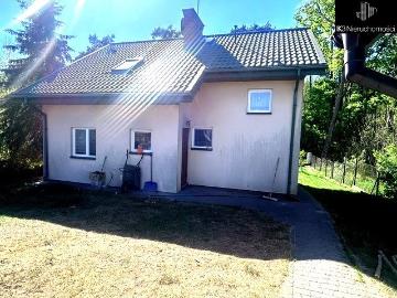 Dom z dwoma kuchniami i garażem w Starych Budach