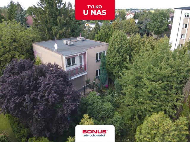 Dom z dużym ogrodem i garażem na 3 auta polecam!