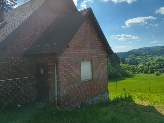 Do sprzedania dom z dużym ogrodem i potencjałem inwestycyjnym