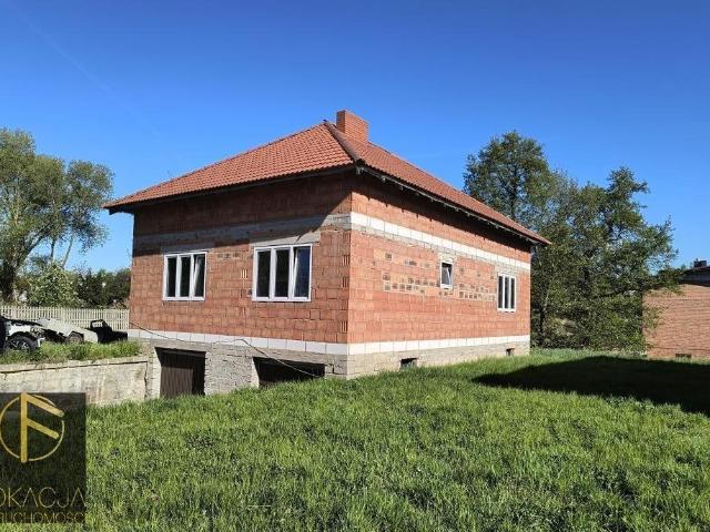 Dom z dużym potencjałem, 95 m2 + poddasze 80 m2, garaże