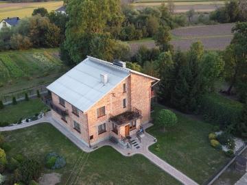 Dom z dużym potencjałem, 3 zabudowania i 1,03 ha działki