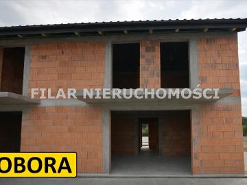 Dom z dużymi sypialniami i garażem w Oborze