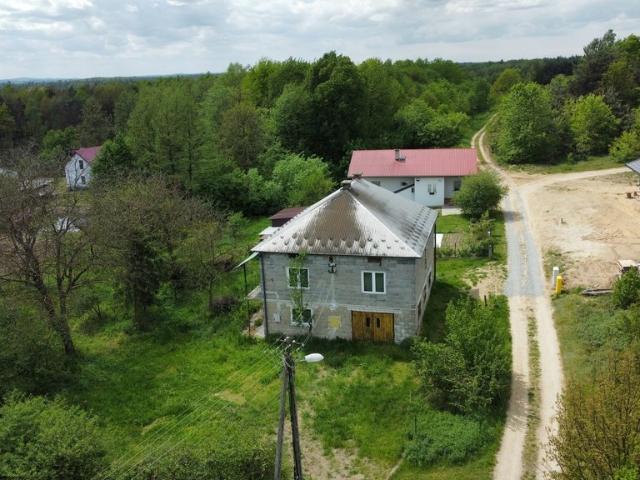 Dom z dużą działką 33 arów w centrum Głowaczowej
