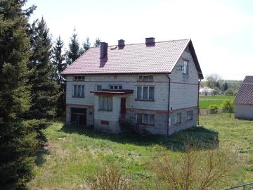 Dom z dużą działką 46 arów, wymaga remontu