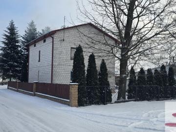 Dom z dużą działką i budynkami gospodarczych