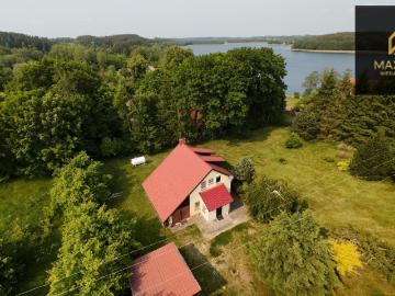 Dom z dużą działką i dostępem do jeziora Juksty