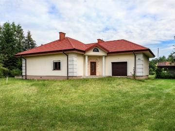 Dom z dużą działką i potencjałem adaptacji