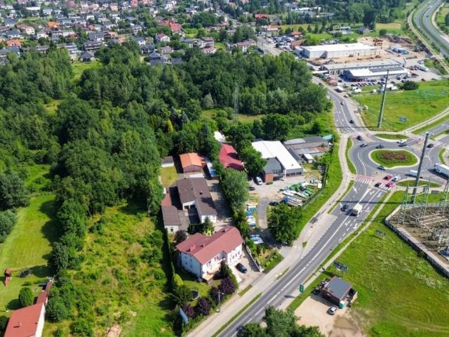 Dom z działką 8403 m² funkcje mieszkalne, usługowe, magazynowe