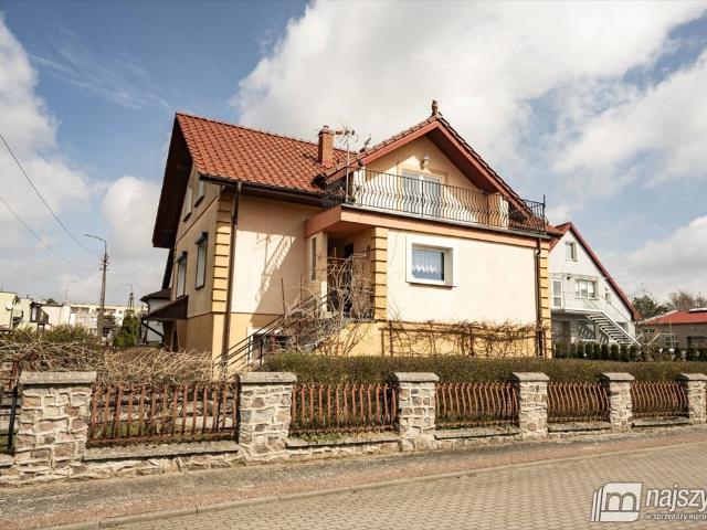 Dom z funkcją usługową, 228 m2, ogród 441 m2