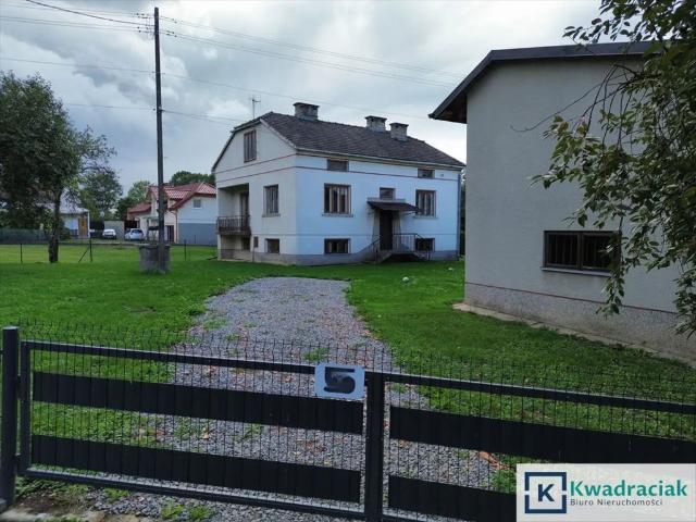 Dom z garażami i dużą działką w Odrzykoniu